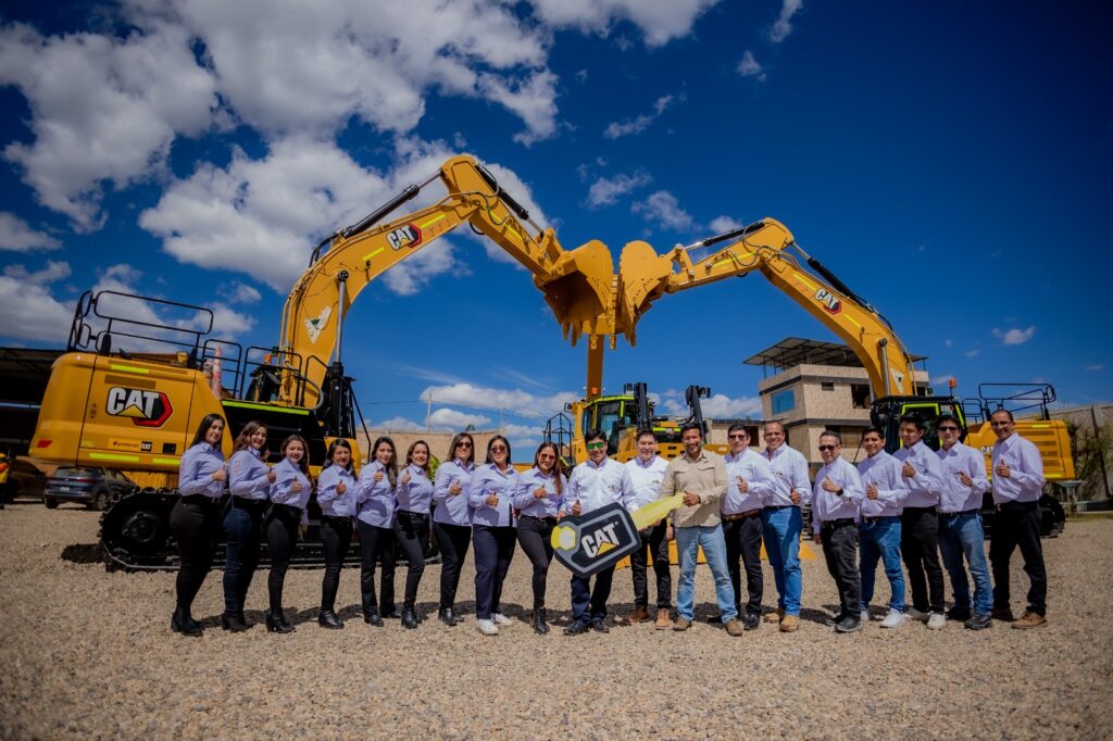 En Consorcio Cerro Dorado S.A.C, nos comprometemos a brindar el mejor servicio posible a nuestros clientes mineros. Para lograr esto, hemos invertido en una flota de maquinaria pesada de alta calidad, incluyendo excavadoras de última generación.